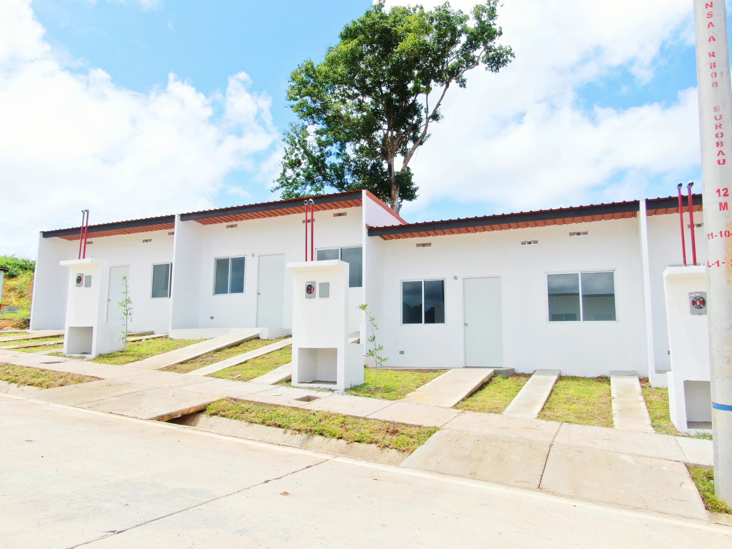 Fachadas de las viviendas del modelo Casaya en Hacienda del Pacífico