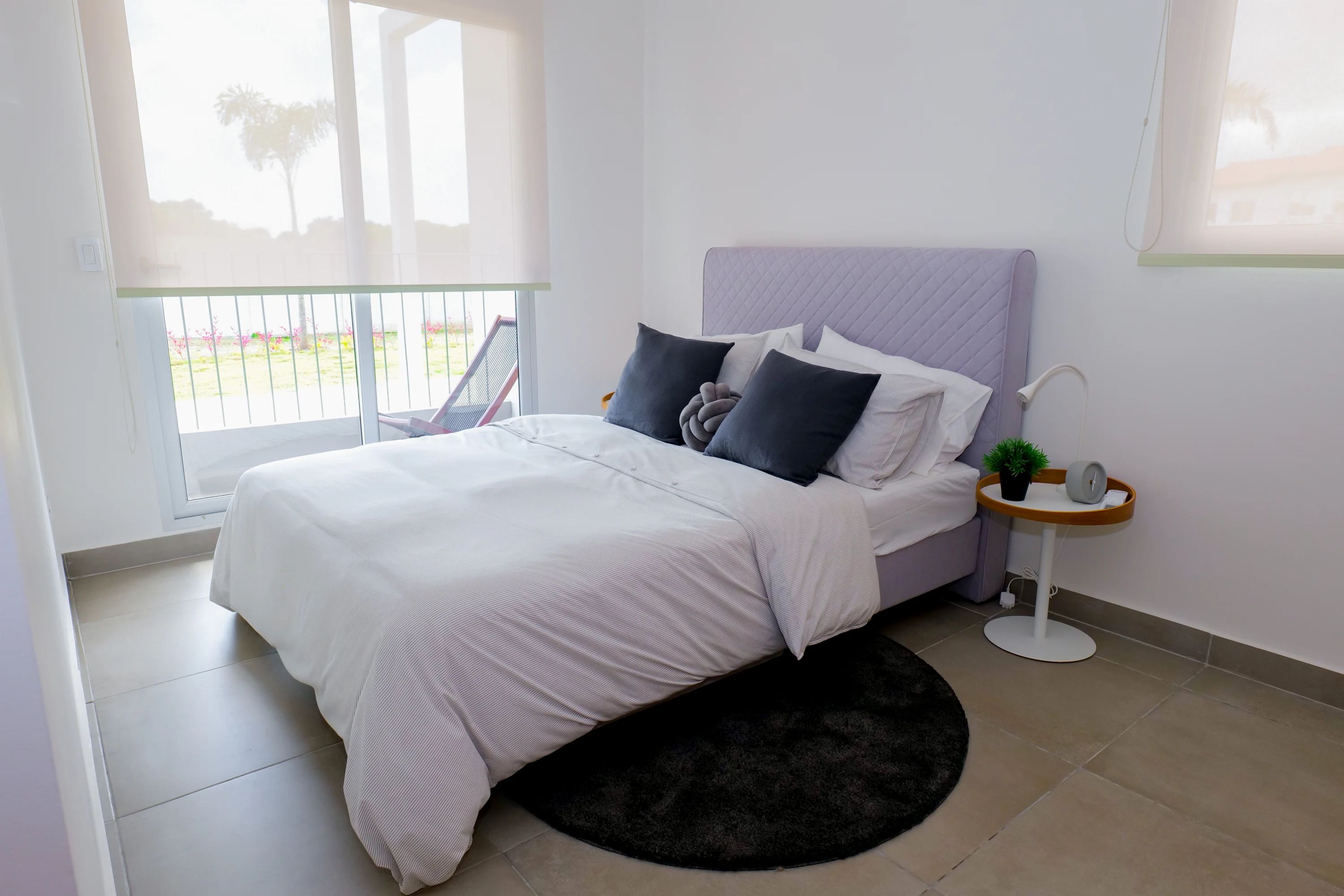 Recámara del apartamento modelo de Terrace Park, con mobiliario de exhibición