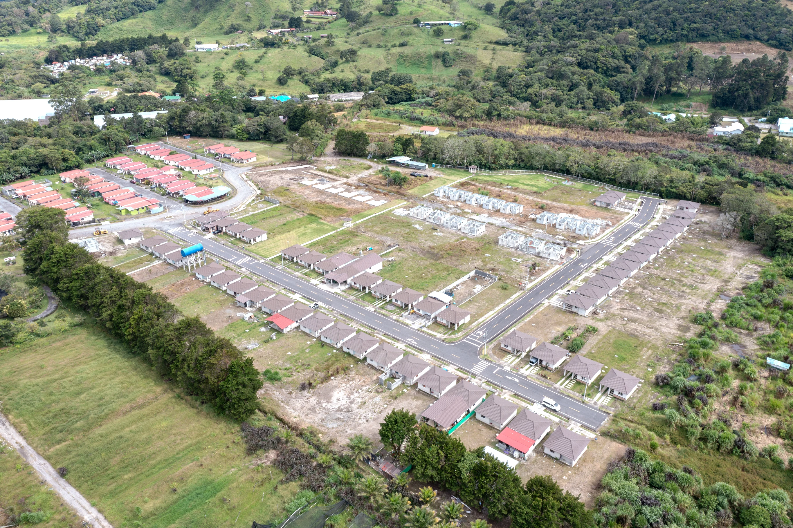 Fotografía aérea de archivo de Vistas del Valle, con las etapas de obra visibles en la toma